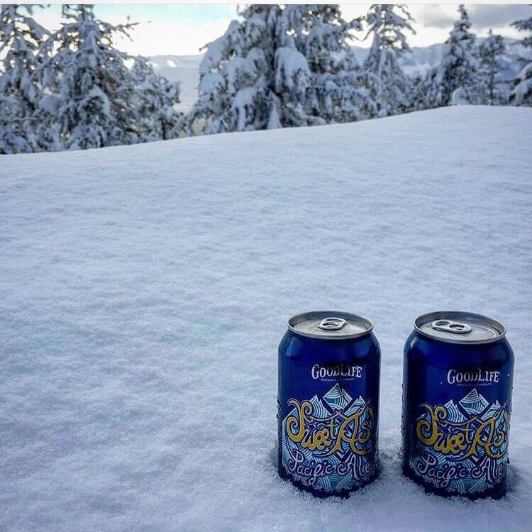 It's gonna be a white Christmas! #sweetas #goodlifebrewing #goodlife #inbend #snowday #craftbeer #cannedbeer thanks for sharing @salvatorebondi