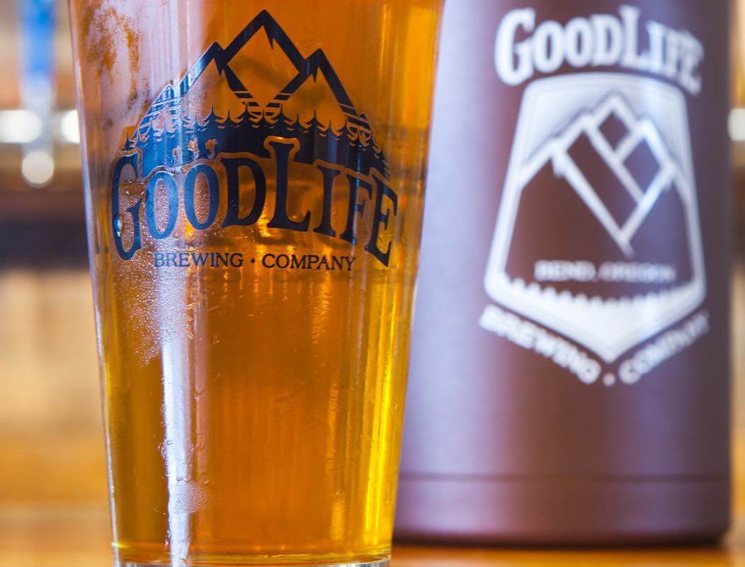 Grab a pint! #goodlife #craftbeer #oregonbeer #bendbeer #sweetaspacificale #DescenderIPA #MadeInOregon #localbeer #ipa