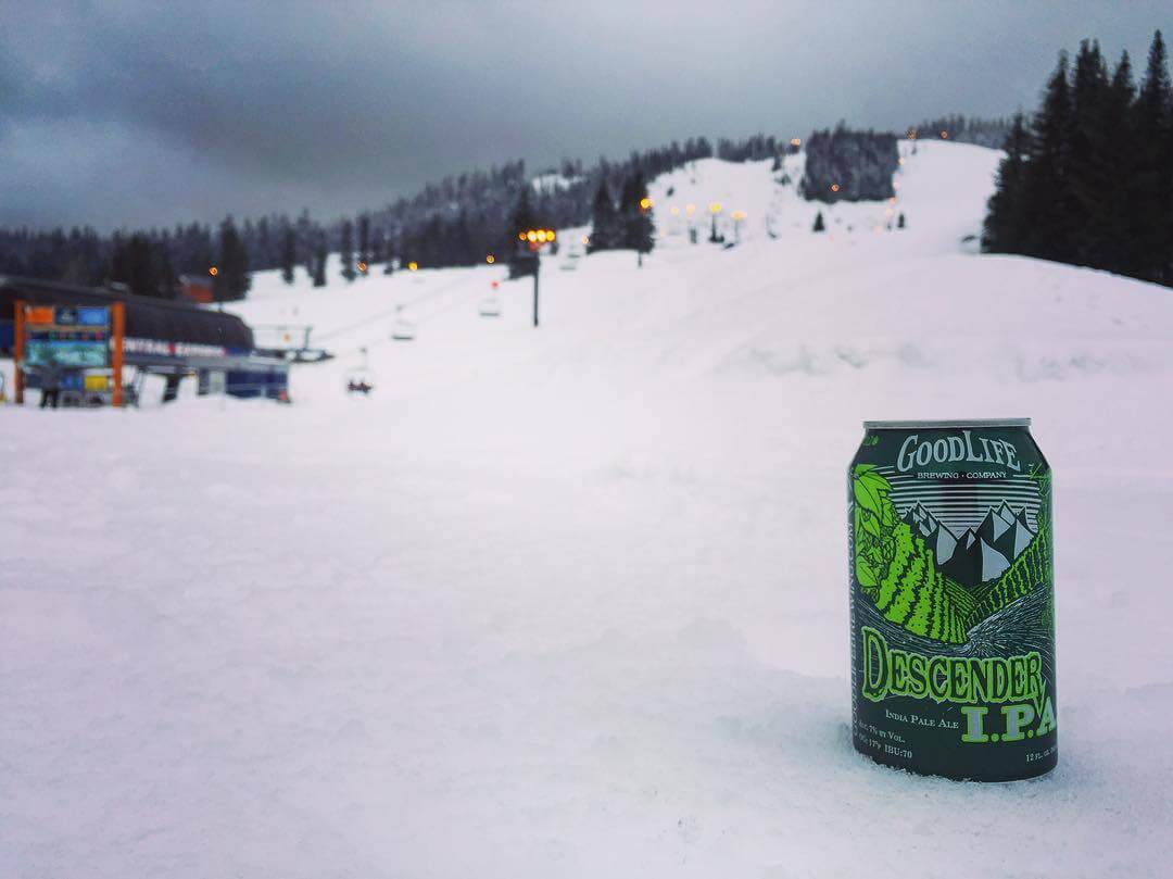 Making a quick pit stop for some night skiing at Snoqualmie Pass Ski Resort | #goodlifebrewing #descenderipa #craftbeer #oregonbeer #seattle #skiing #snowboarding #powder