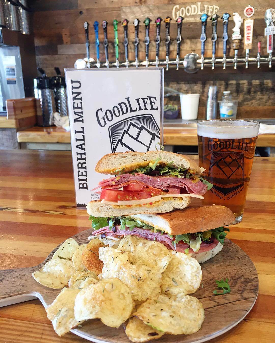 One of the new items on our new food menu... The Italian. It's filled with Calabrese salami, Dry Coppa and Sopressata meats with Roma tomato, chopped lettuce, Havarti cheese and house-made Italian pepper relish on beer bread! 🍺
🍺
🍺

#goodlifebrewing #bend #oregon #brewery #pub #oregonbeer #oregonexplored #thebestofbend #foodporn #food