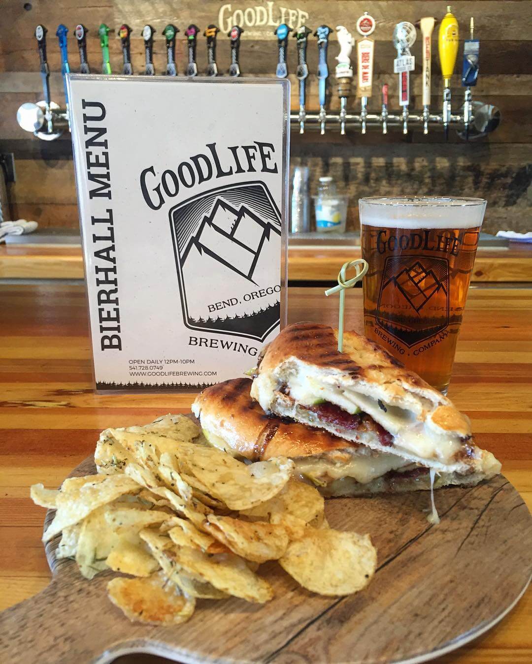 With the rain outside, today is the perfect day to come to the #pub and try some food off our new menu!  Here's a classic that we brought back: Grown Up Grilled Cheese. It has melted white cheddar, Havarti and Brie with balsamic glaze, & sliced green apples & bacon on beer bread! 🍺
🍺
🍺

#goodlifebrewing #bend #oregon #oregonbeer #craftbeer #food #foodporn #beer #thebestofbend