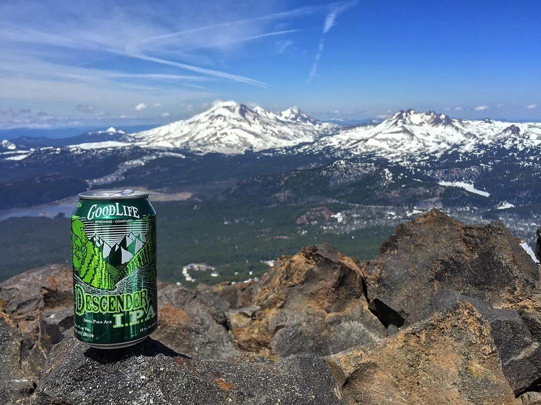 Humped up to the top of @mtbachelor for a #humpday beer! 🍺
🍺
🍺

#goodlifebrewing #bend #oregon #descenderipa #oregonbeer #adventurousales #craftbeer #cannedbeer #beertography #oregonexplored #thebestofbend #youroregon #pnw #pnwonderland #mtbachelor