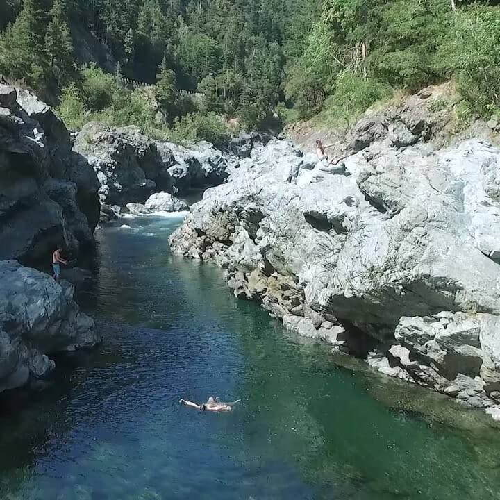 The moment you realize you're living the #goodlife with your best amigos! | 🎥: @pete_alport | Song: Isley Brothers 🍺
🍺
🍺

#goodlifebrewing #bend #oregon #thebeernation #instabeer #beeroftheday #adventurousales #craftbeer #sundayfunday #everydayadventure #beerporn