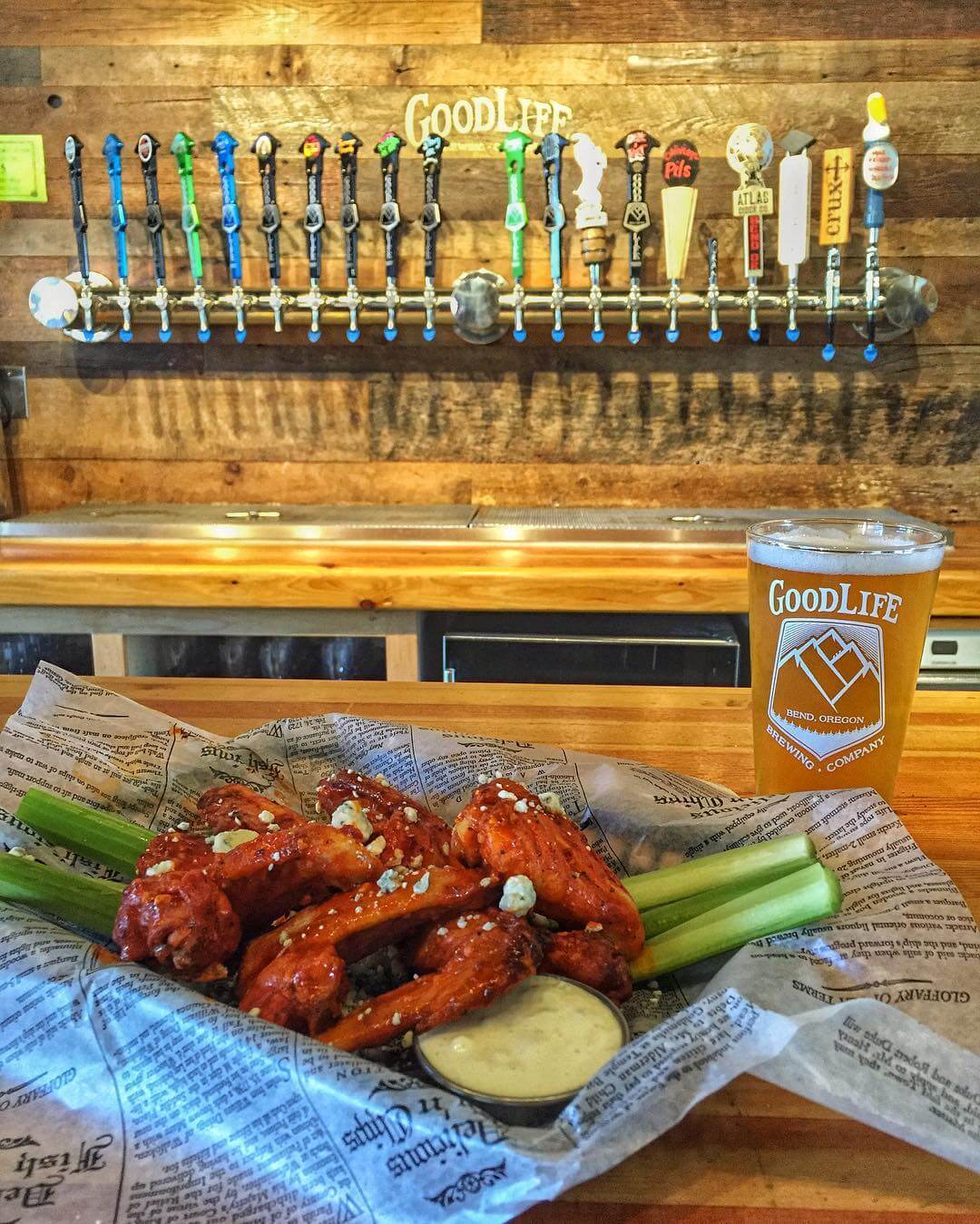 Are you ready for some football!!! What a better way to kickoff the #nfl season than bomb wings and LOCAL'S DAY at #goodlife! The game starts at 5:30pm, see you then! 🍺
🍺
🍺

#goodlifebrewing #bend #oregon #bendoregon #thebestofbend #inbend #craftbeer #craftbeerporn #food #foodie #wings #brewery #pub #football #denverbroncos #carolinapanthers #adventurousales