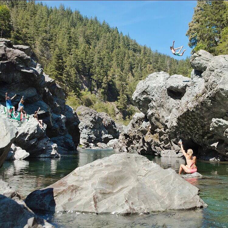 It's FRIDAY! Tag a friend you want to be here with! 🍺
🍺
🍺

#goodlifebrewing #bend #oregon #bendoregon #goodlife #craftbeer #craftbeerlife #craftbeerporn #beer #beertography #adventurousales #pnw #pnwonderland #pnwcollective #wildernessculture #everydayadventures #friday #cliffjumping #river #dogdays #dogdaysofsummer #theoutbound