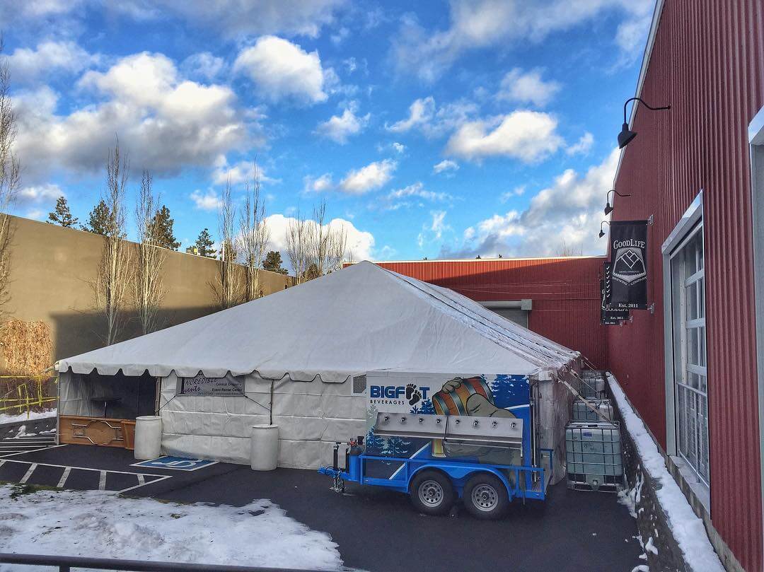 Are those blue skies for the Central Oregon Winter Beer Fest presented by @bigfootbeverages?! We are tapping kegs at 2pm and this is going to be the best COWBF yet! #cowbf16