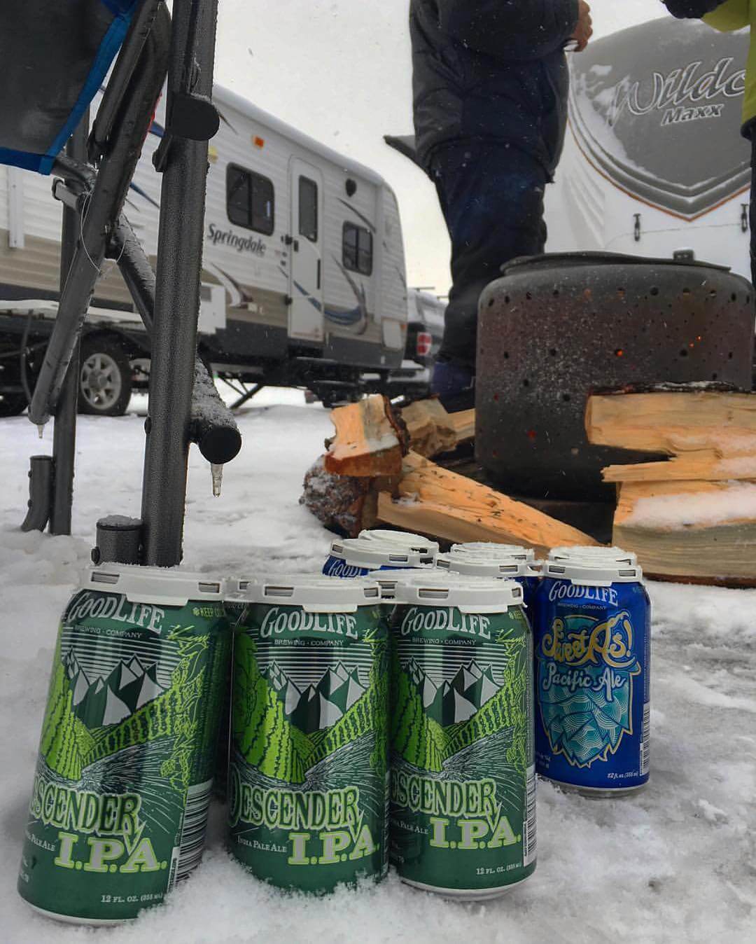 @bustertronolone is always living the #goodlife and here he is showing proper weekend camping form @mtbachelor 📸: @bustertronolone