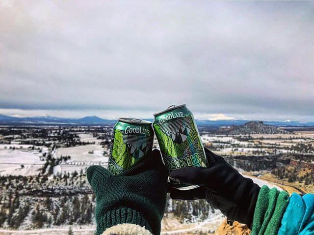 🍻 to another epic #sundayfunday! 📸: @cornerstonetailgates #descenderipa #whatsyourgoodlife