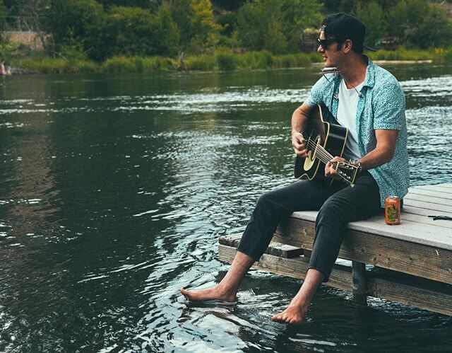 Sometimes all you need on a Friday evening is your guitar, the river, and some of that Special Sauce IPA aka #dankydanksteripa! Check out the link in our profile to get your hands on this dank IPA! 📸: @rickipedia23