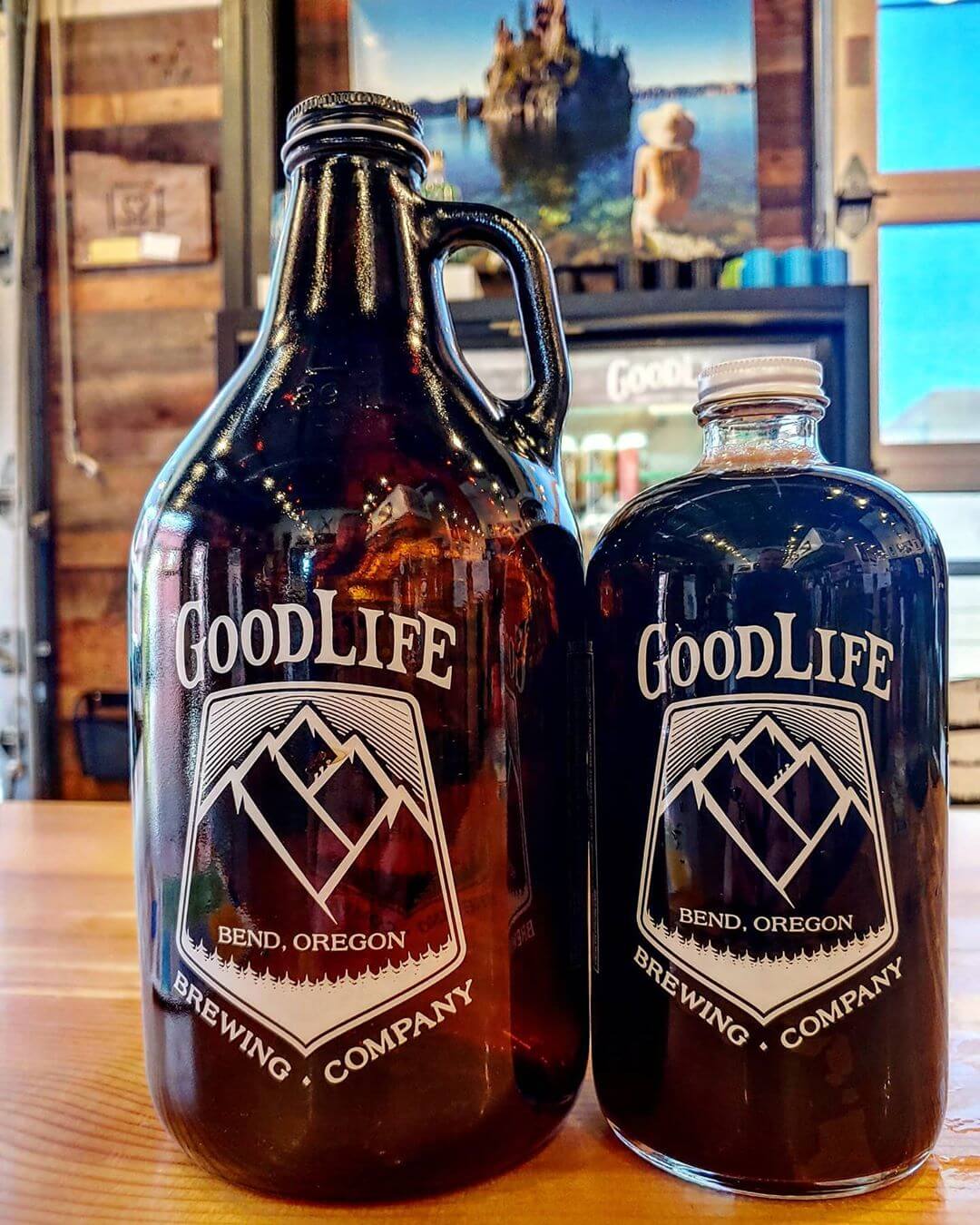 32oz Growlettes and 64 Growlers are back in stock! Lots of great deals on our draft beers to-go. Open Daily Noon – 7pm for Beer To Go! 
#craftbeerlover #cannedbeer #beerme #beertography #beerstagram #growler #goodlife