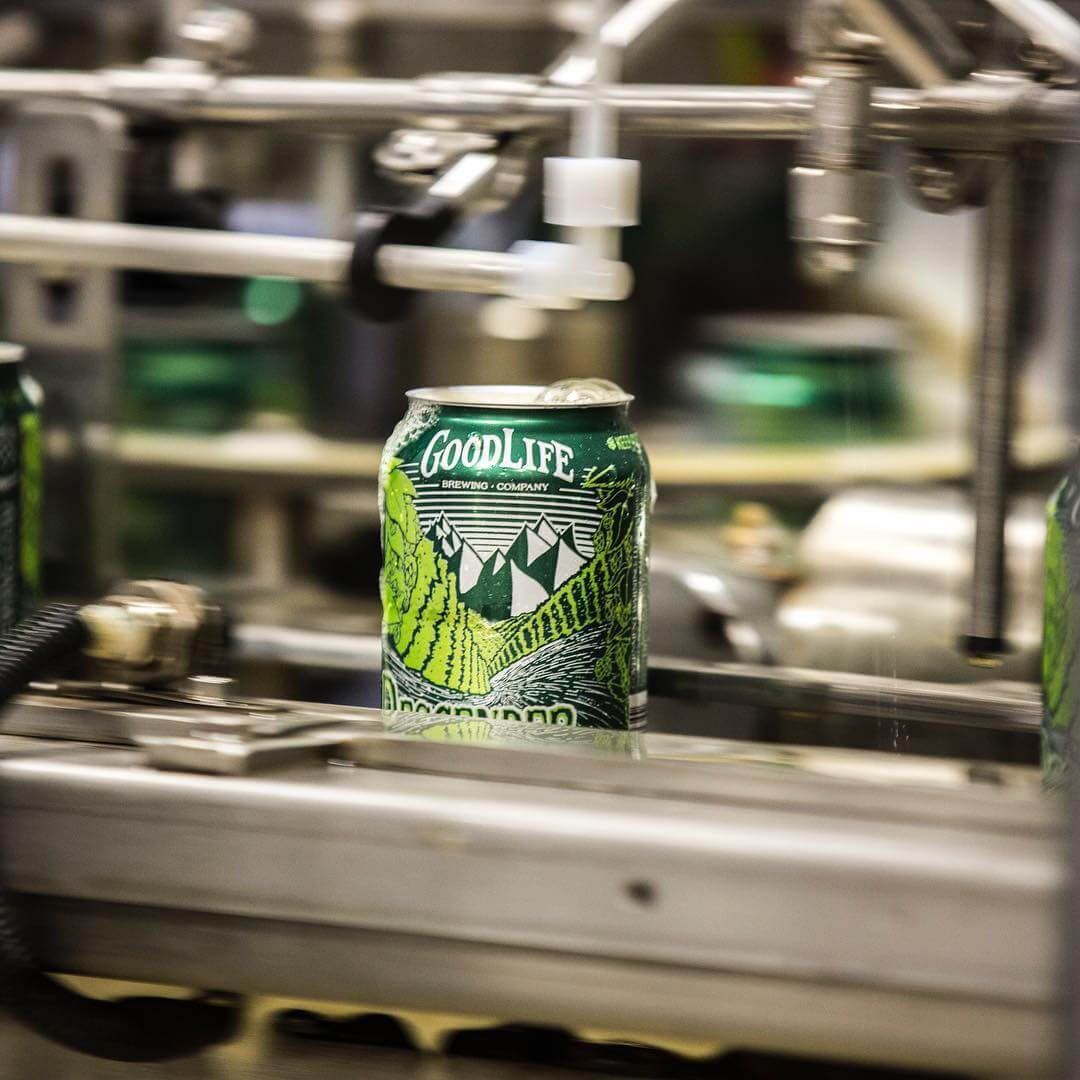 Fresh Descender IPA coming down the canning line for your next adventure or couch hang! 📸: @dangersoup