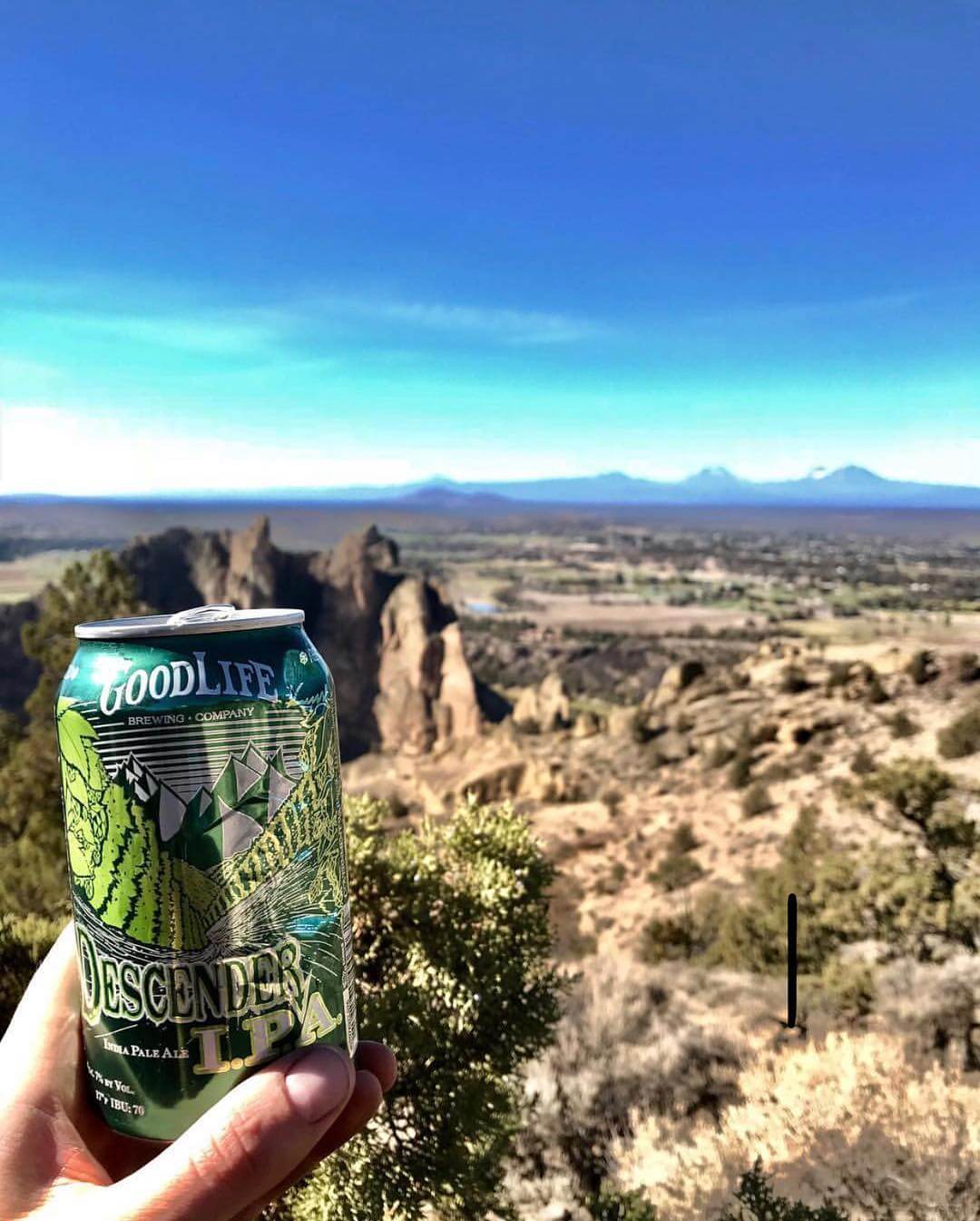 Good views and good beers are definitely helping @theadvanturelane live the GoodLife! 📸: @theadvanturelane #descenderipa #whatsyourgoodlife