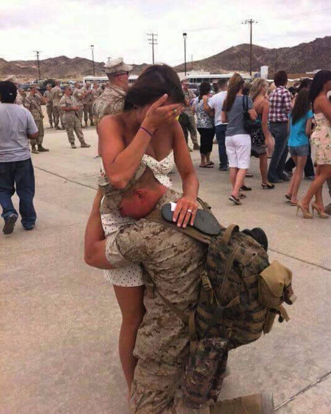 Happy Veterans Day to all the heroes who are currently serving or have served our amazing country in the past! This is a photo of a member of the GoodLife family’s sister greeting her husband coming home. It also happened to be the first time her husband met his soon to be daughter! Thank you to every single soldier! 🙏🏼🍻