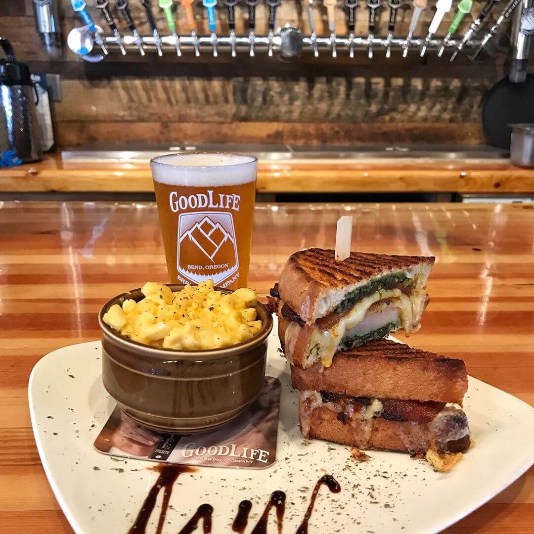 It’s Locals Day and we have a delicious food special for you today! It’s a Turkey Pesto with candied pork belly griller with roasted Heirloom tomatoes and extra sharp aged white cheddar cheese and balsamic reduction! Pair that with a $3 pint of Descender IPA and that’s the recipe for a successful Thursday! #goodlifebrewing #whatsyourgoodlife