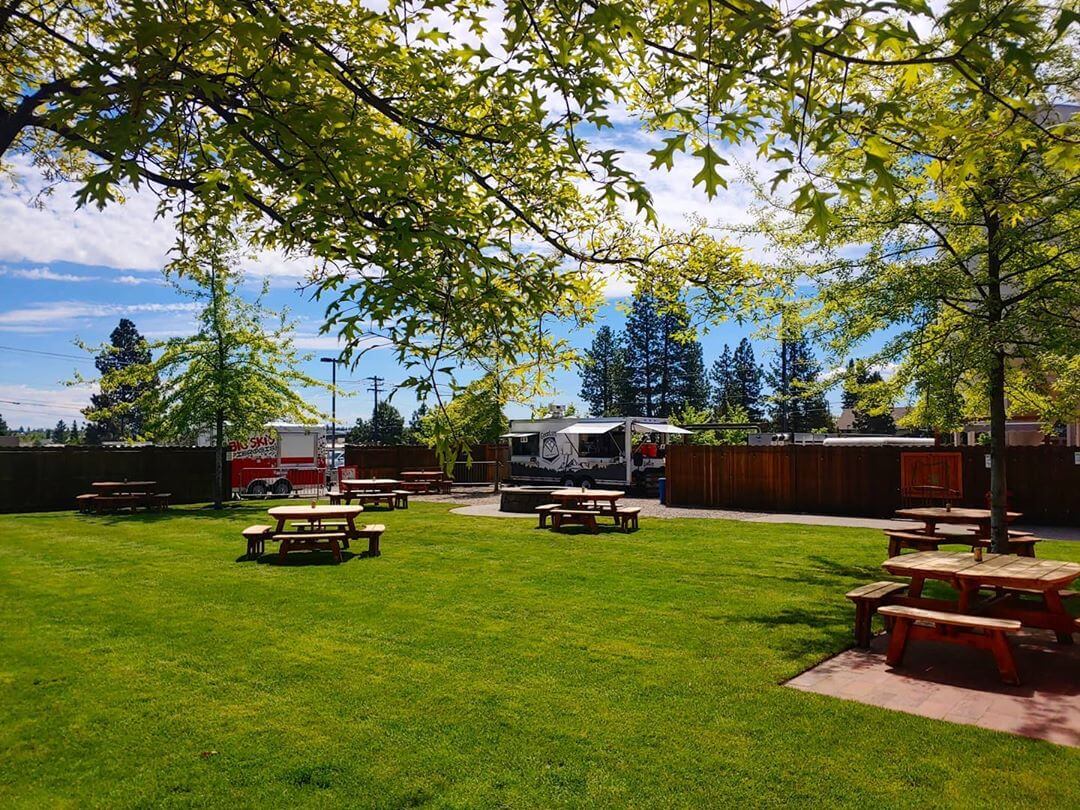 Its gonna be a beautiful day here in Bend. 85 sunny & the beers are cold! 
#inbend #PNW #oregonbeer #openforbusiness