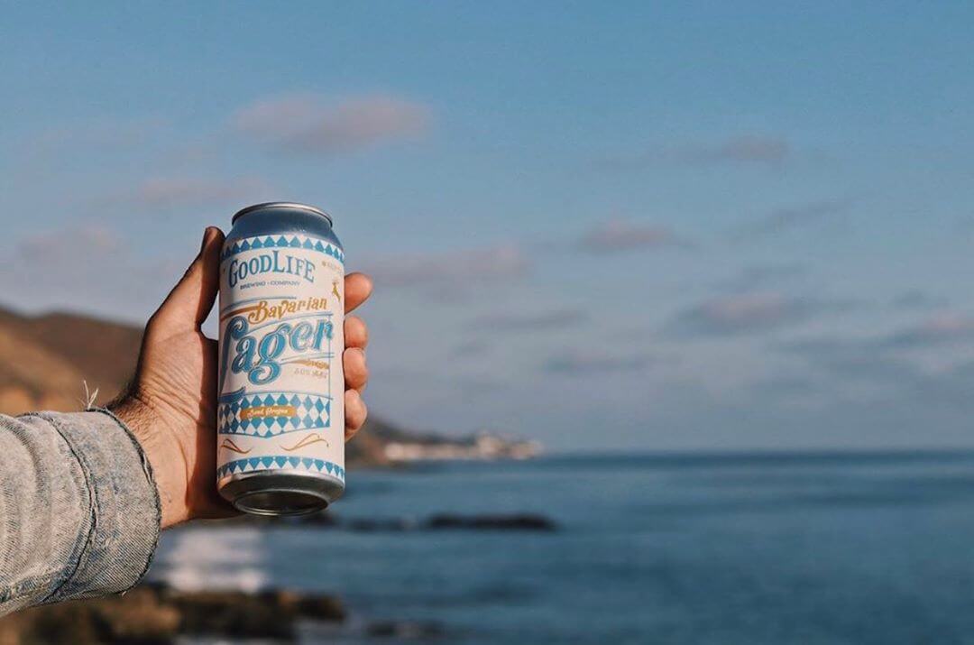 Next time you come to the pub for a pint, reach into the cooler and grab a crowler for your next adventure! Here is @austinlikesbeer demonstrating proper “reach and grab” form with a Bavarian Lager! #whatsyourgoodlife Photo: @austinlikesbeer