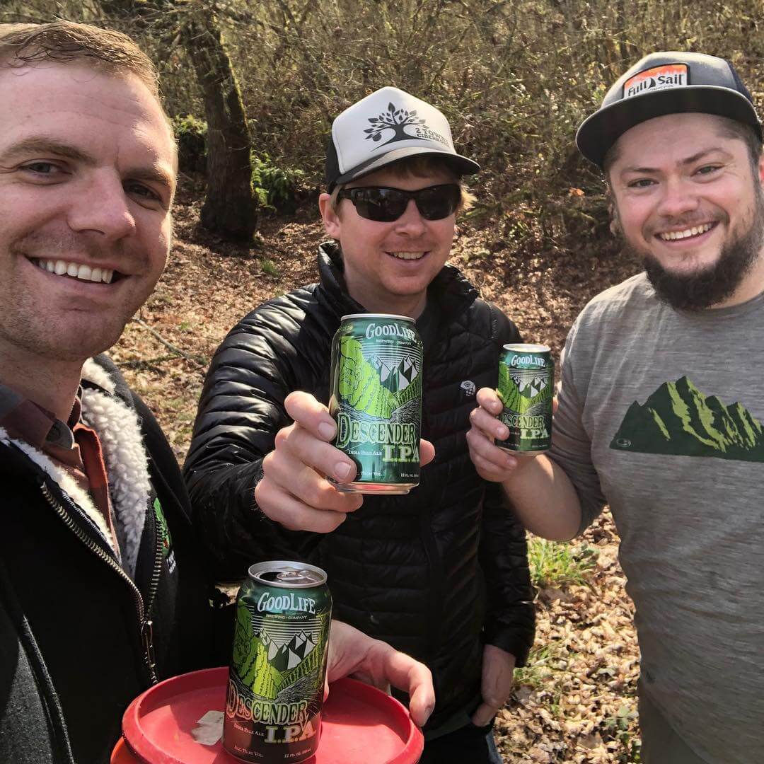 Our friends @2townscider know good cider, and good beer! It’s always nice getting a photo of people out enjoying life!  Plus, look at those handsome faces of @lee.larsen.7 and @scottbugni. Enjoy the sun, everyone! 📸: @2townscider