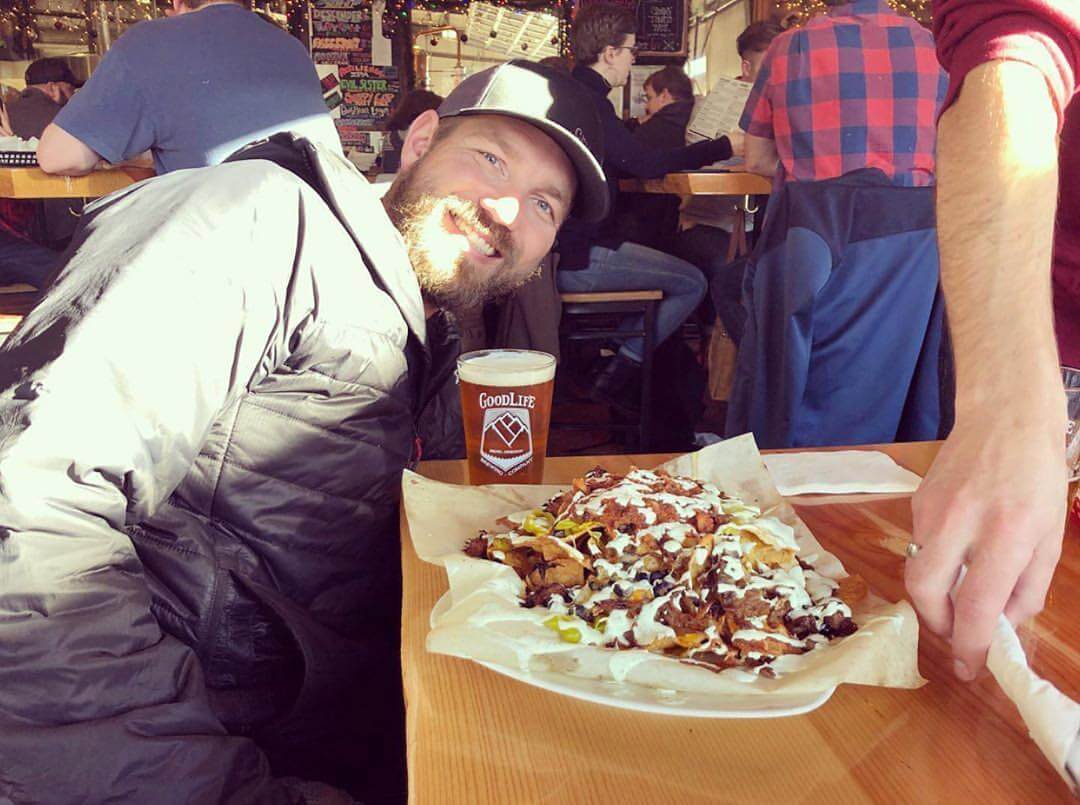 There is more snow in the forecast tonight, so once you’re done riding @mtbachelor tomorrow, swing by the pub on your way down and grab some nachos and a pint! 📸: @smhorgen