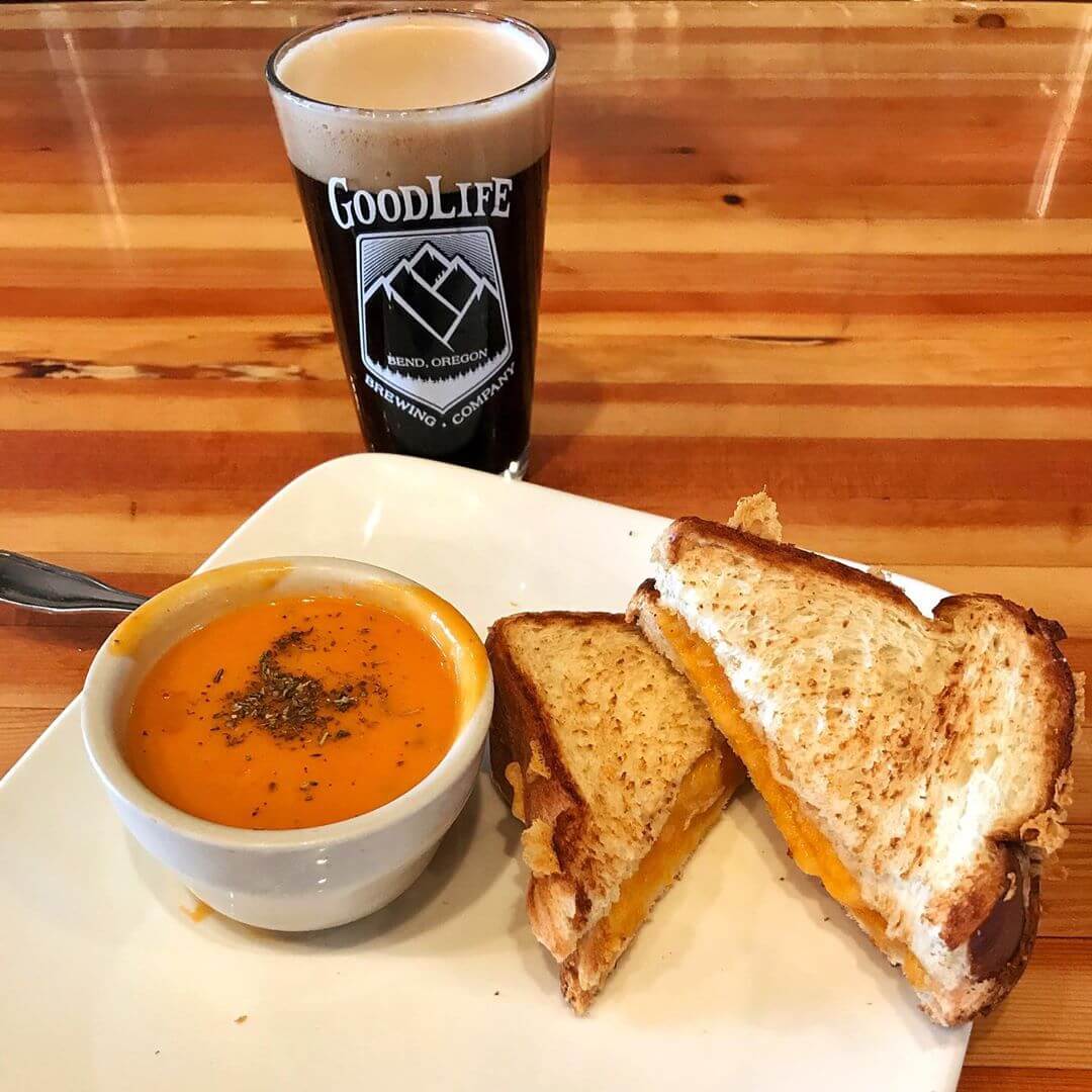 These first few cooler days have us craving comfort foods and what could be better than warming up with a grilled cheese & tomato soup! Pair that with a delicious Nitro Pass Stout and that’ll help ease you into Fall! #goodlifebrewing