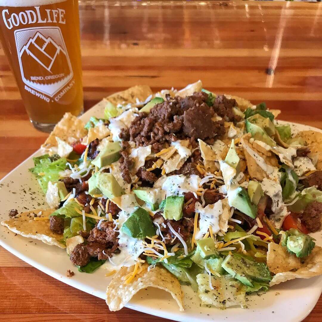 Today’s lunch special is a Ground Beef Taco Salad with avocado, black beans, cheese, cherry tomato, salsa, sour cream, pepperoncini, and romaine lettuce! Pair that with a new beer we just tapped in the pub called Nueve Hop IPA which is 7.5% and brewed with nine different hops for the ultimate meal! The pub opens at noon so head on down! #goodlifebrewing