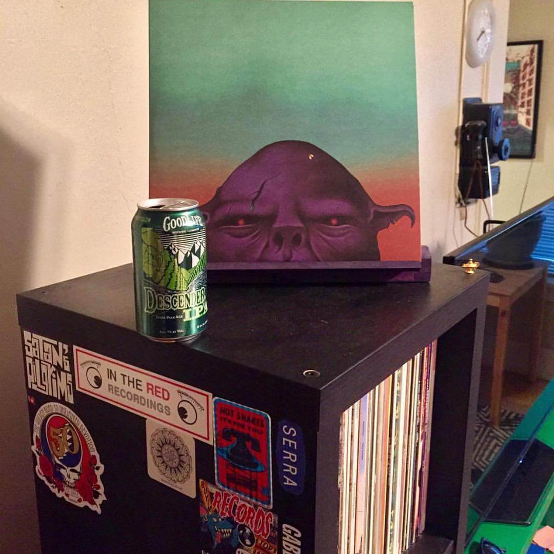 What’s your favorite record to play while drinking a Descender?! 📸: @recordsnbeers #whatsyourgoodlife